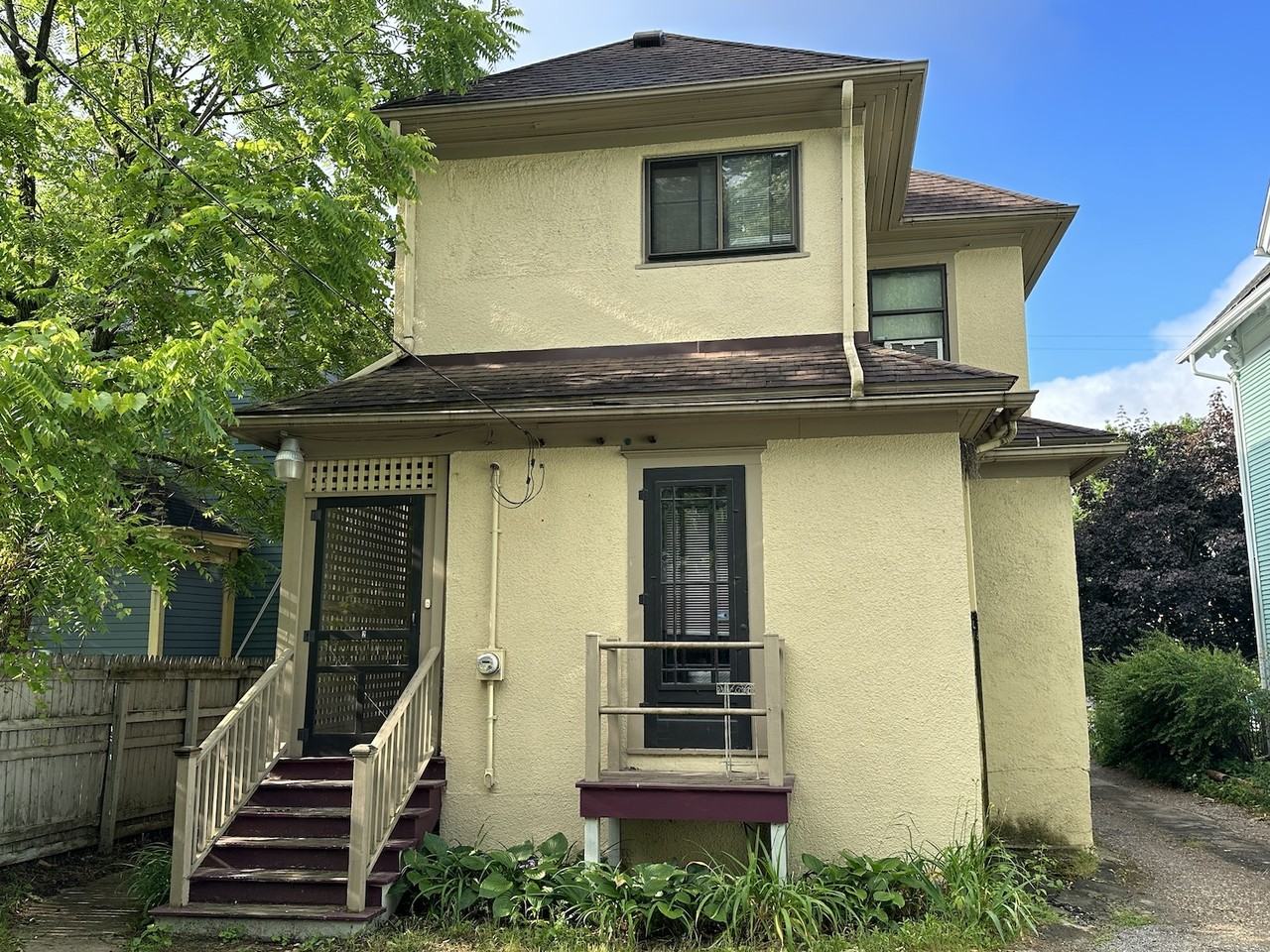 718 W Kalamazoo Ave - Photo 2 of 4