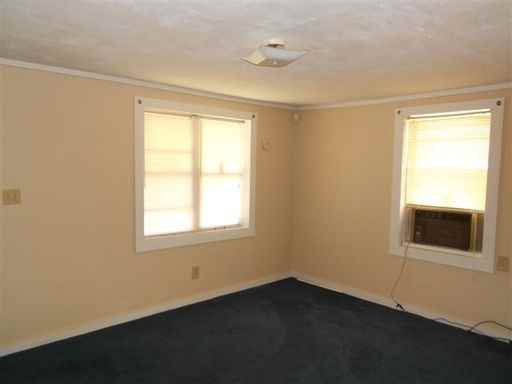 657 Parker St - Photo 3 of 9