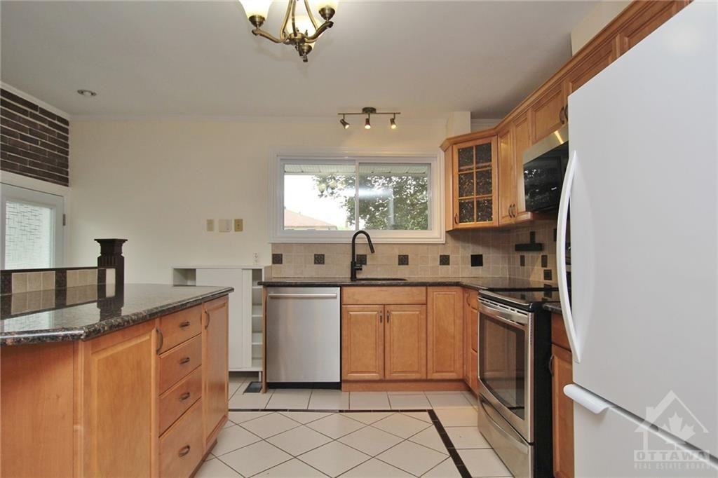 2065 Saunderson Drive - Photo 3 of 18