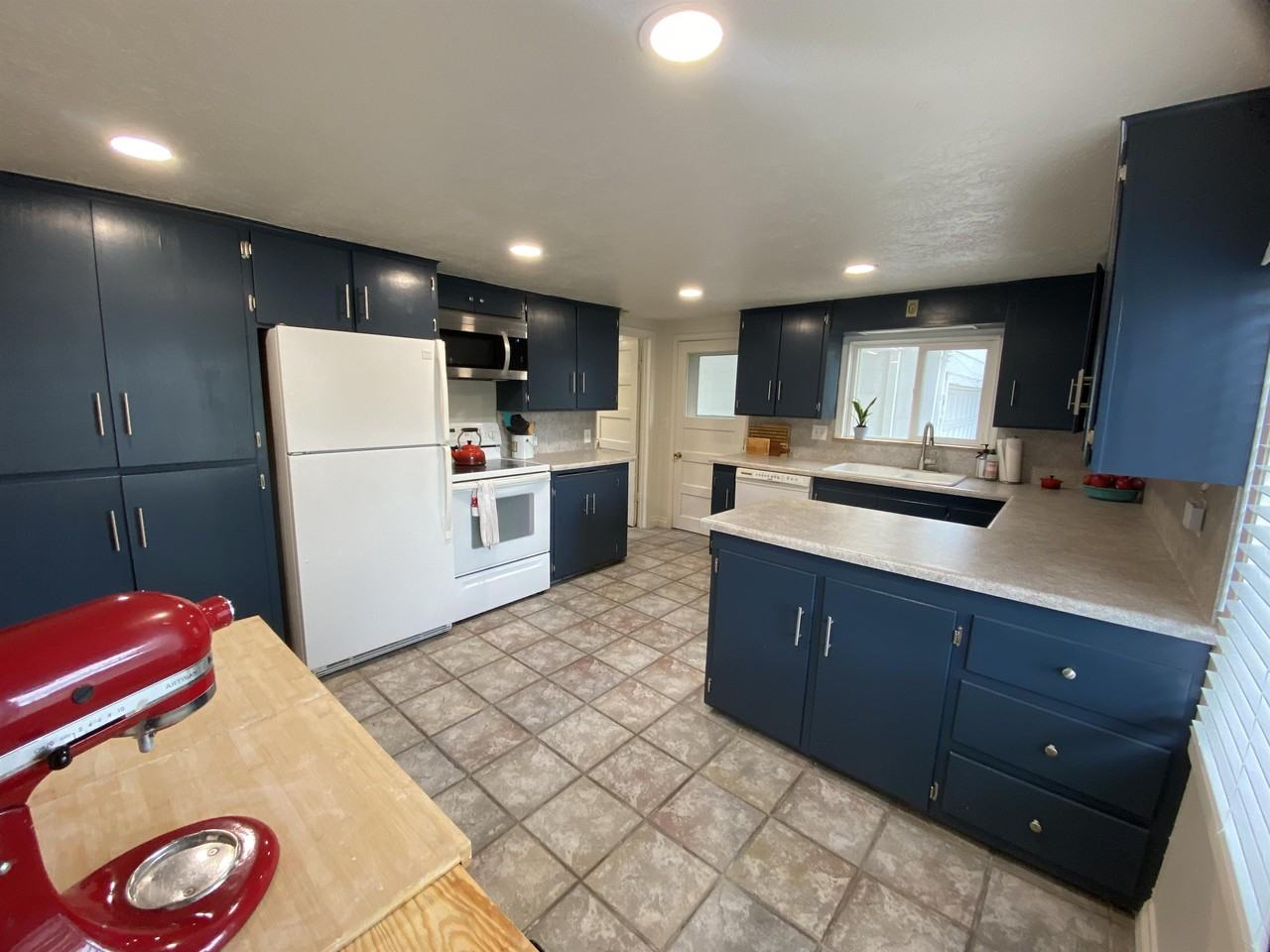 872 N 400 E #1 - Photo 2 of 34