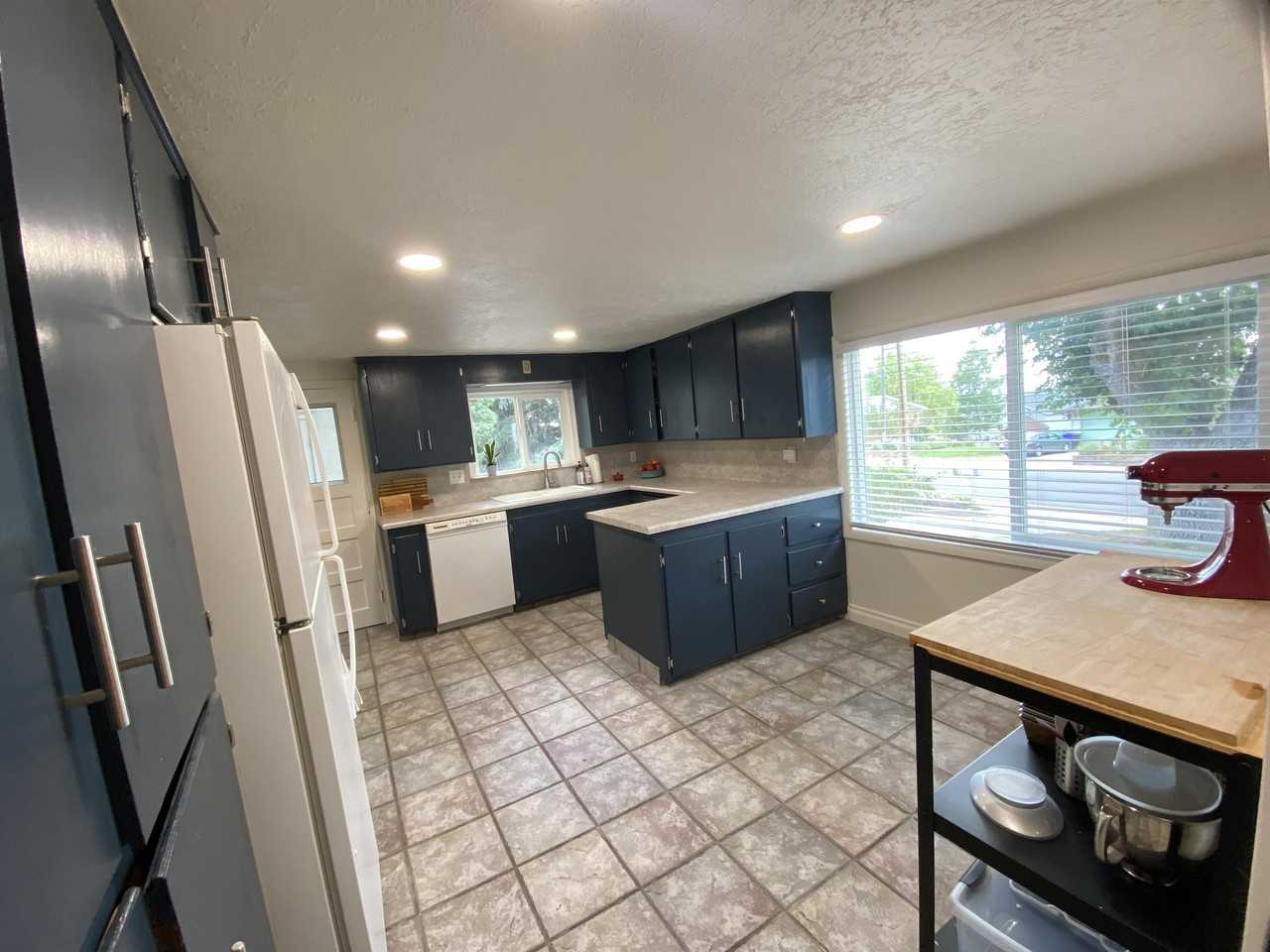 872 N 400 E #1 - Photo 3 of 34