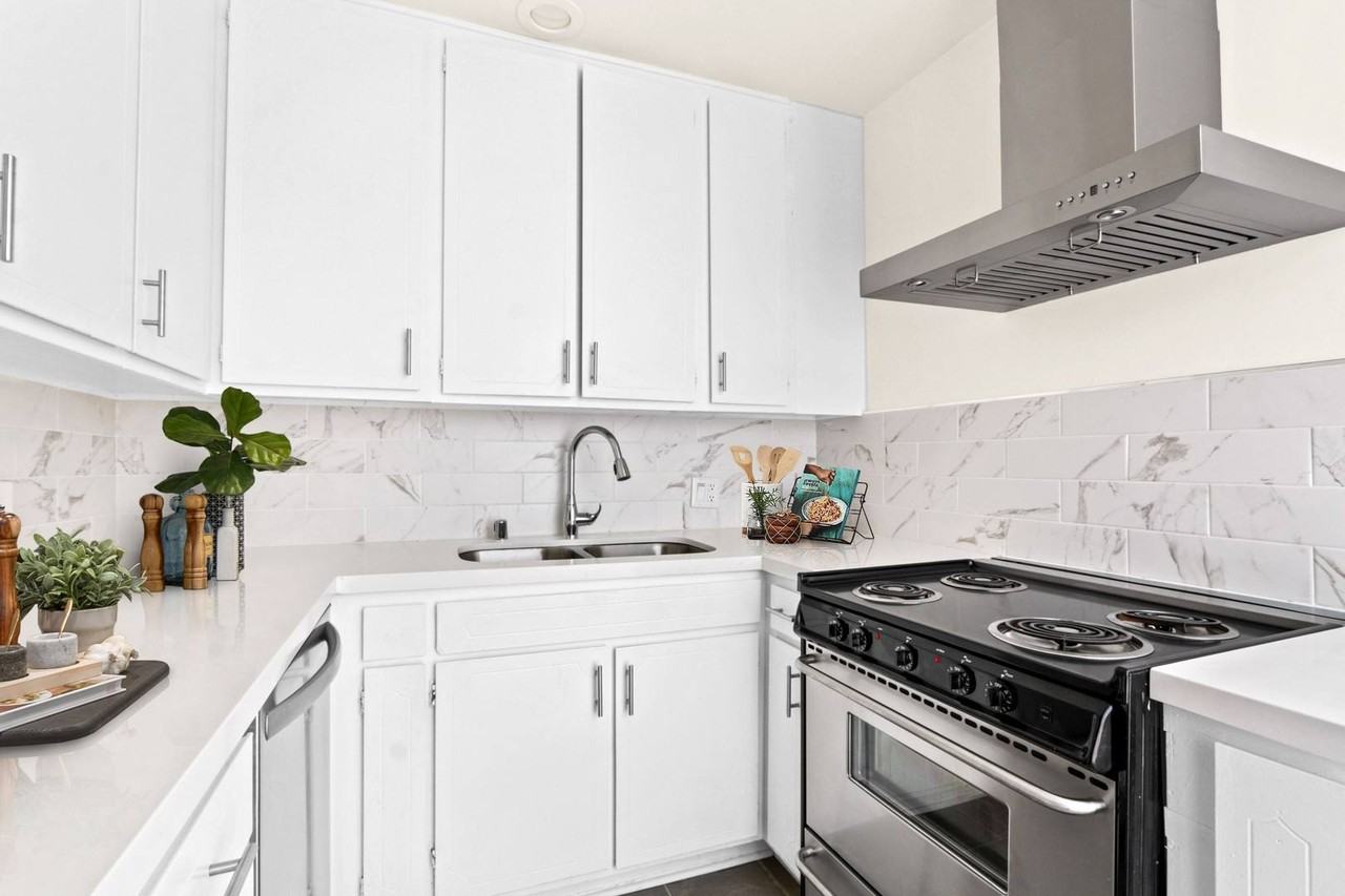 Eastborne Avenue Apartments - Photo 2 of 39