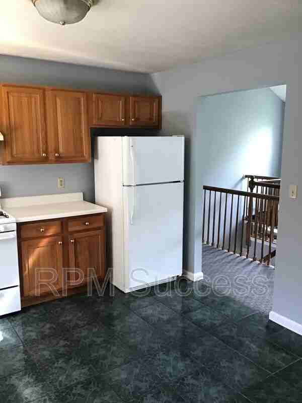 10 Admiral Point Dr #2 - Photo 3 of 11