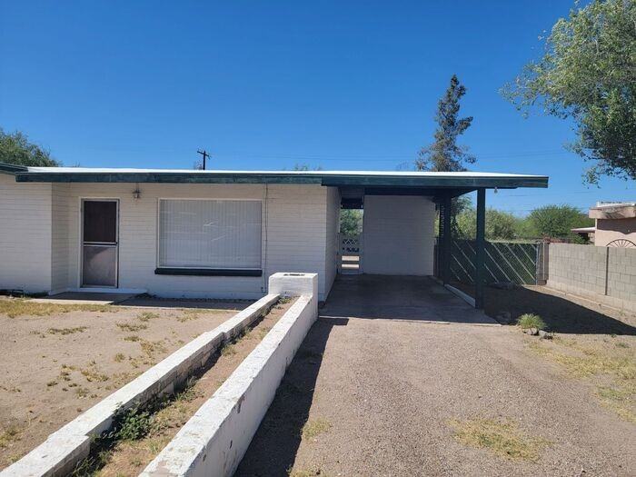 2852 W Roadrunner Rd - Photo 2 of 11