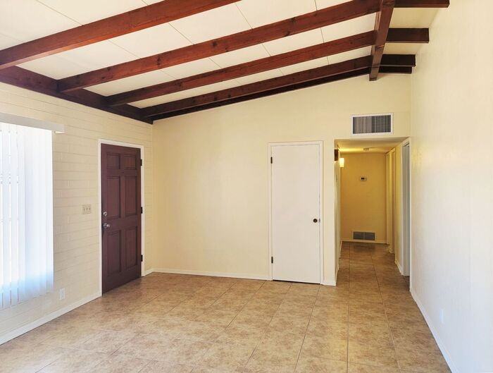 2852 W Roadrunner Rd - Photo 3 of 11