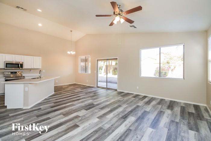 4304 E Cherry Hills Dr - Photo 2 of 15
