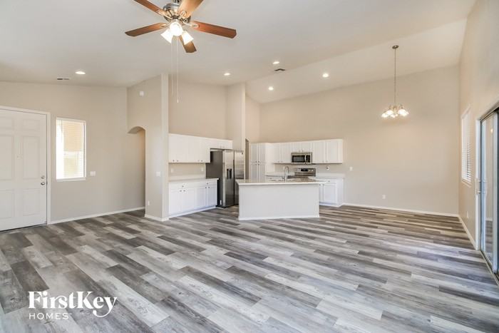 4304 E Cherry Hills Dr - Photo 3 of 15