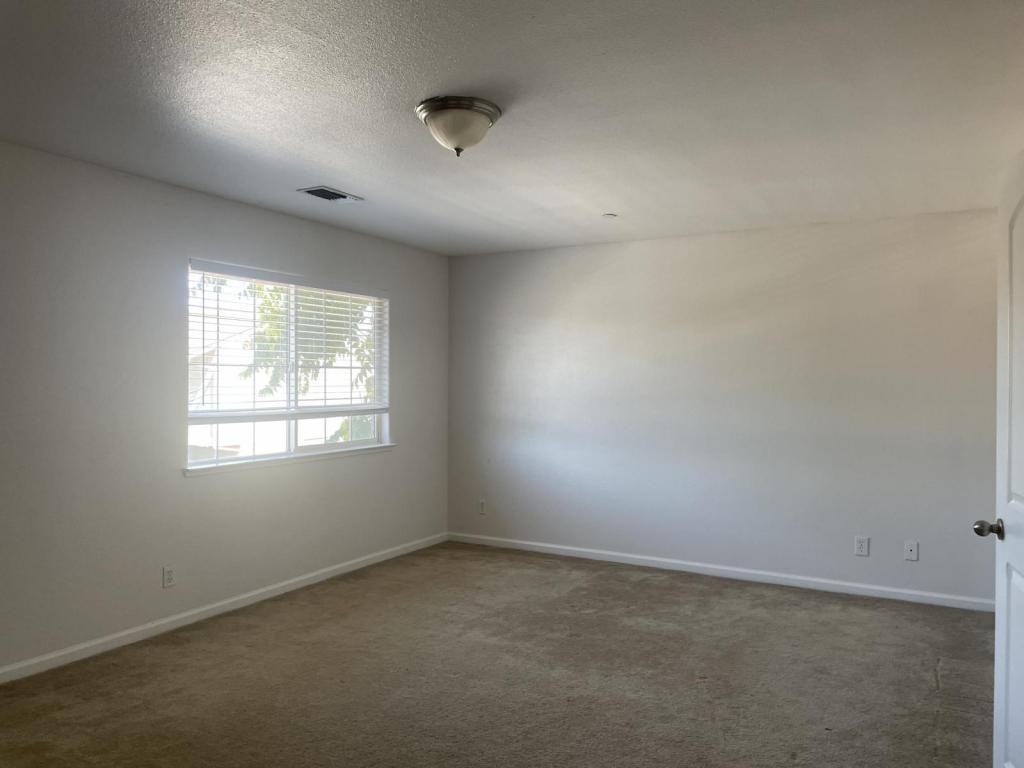 409 Hetherington Cir - Photo 7 of 15