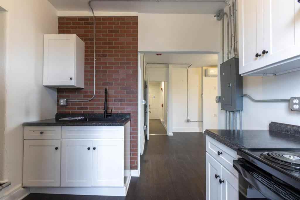 713 Locust St - Photo 2 of 18