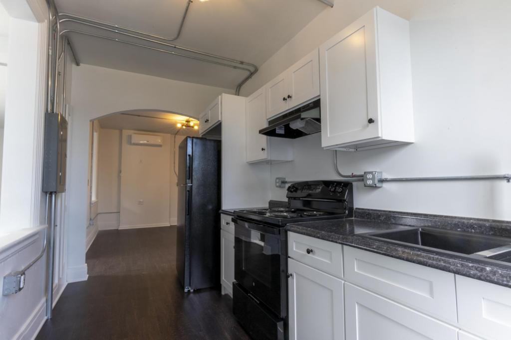 713 Locust St - Photo 2 of 20