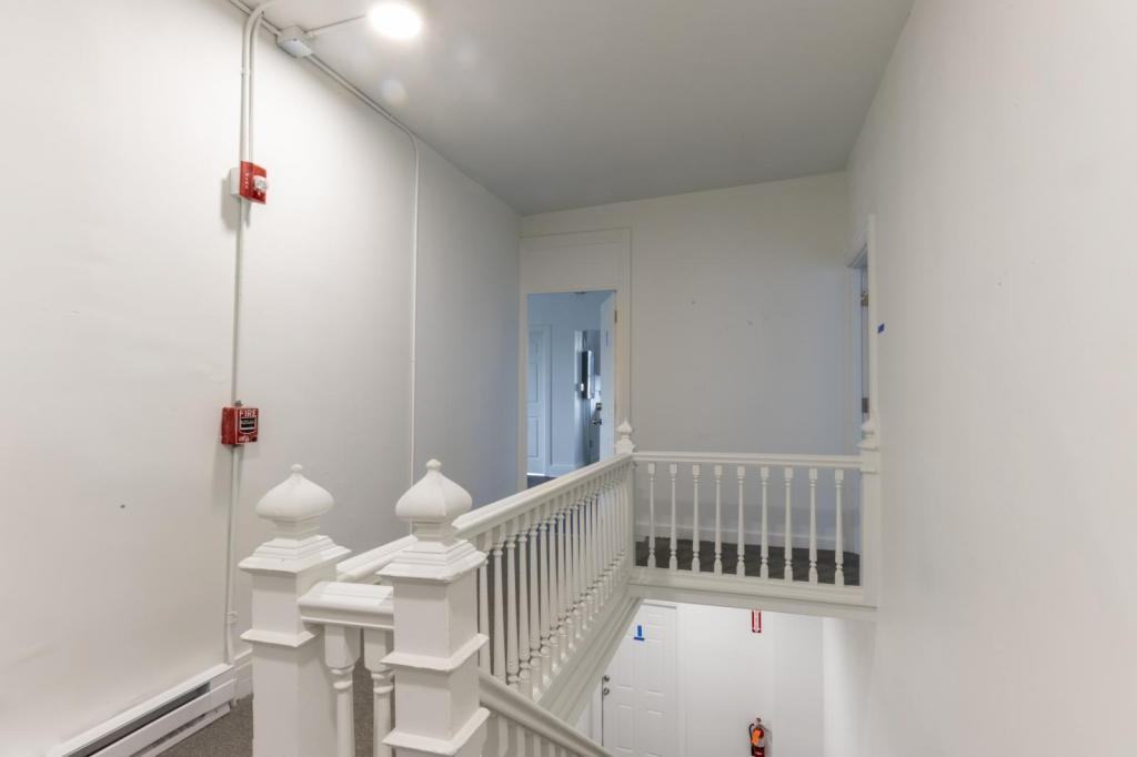 713 Locust St - Photo 7 of 20