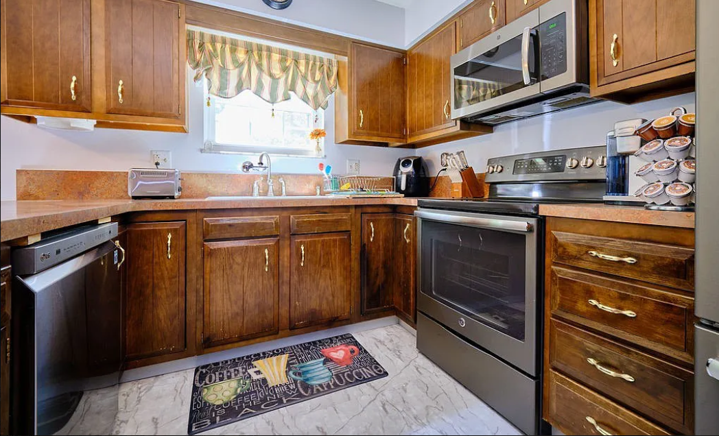 1988 Parkwood Rd #NA - Photo 2 of 3