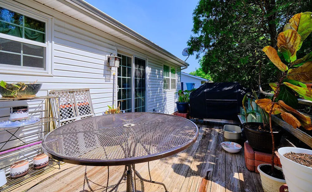 1988 Parkwood Rd #NA - Photo 3 of 3