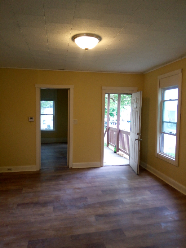 1053 E 11th St - Photo 2 of 15