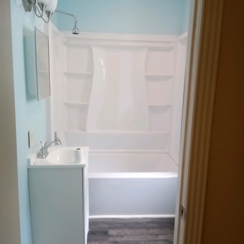 1053 E 11th St - Photo 3 of 15