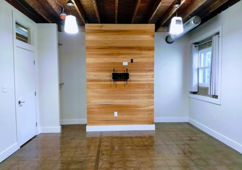 324 E 8th St - Photo 3 of 3