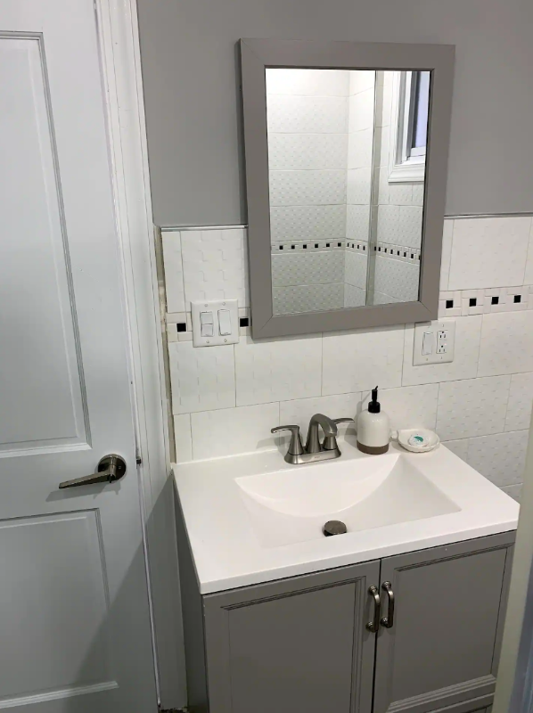 850 Bleecker St #1R