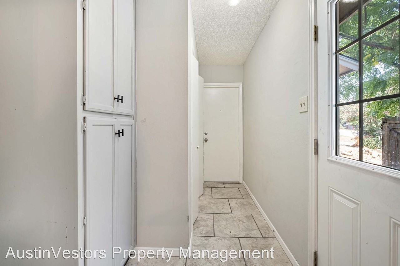 3904 Hudson Bend Rd - Photo 3 of 24