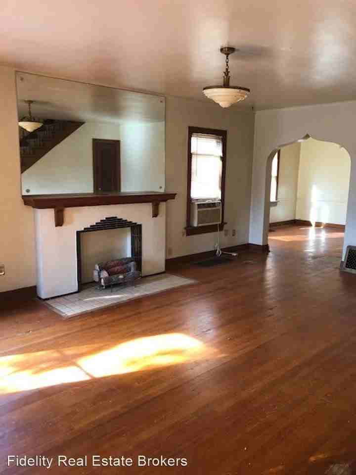 2749 Nw 17th St - Photo 3 of 11