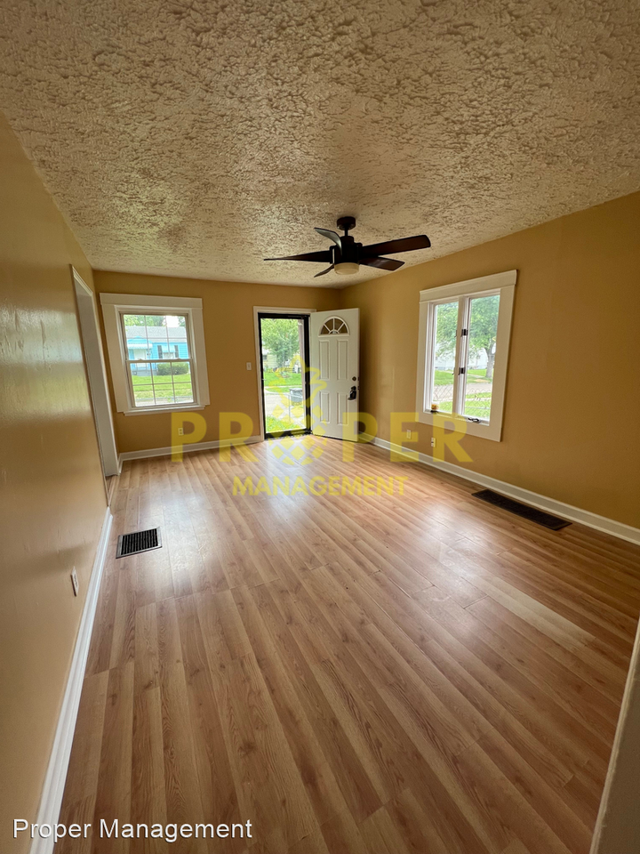 1217 Canfield Ave - Photo 2 of 9