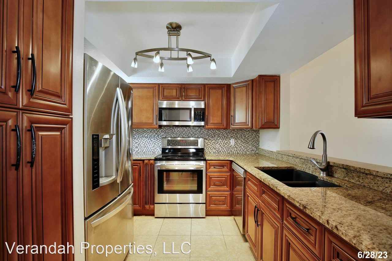 4105 Crossroads Pl - Photo 3 of 21