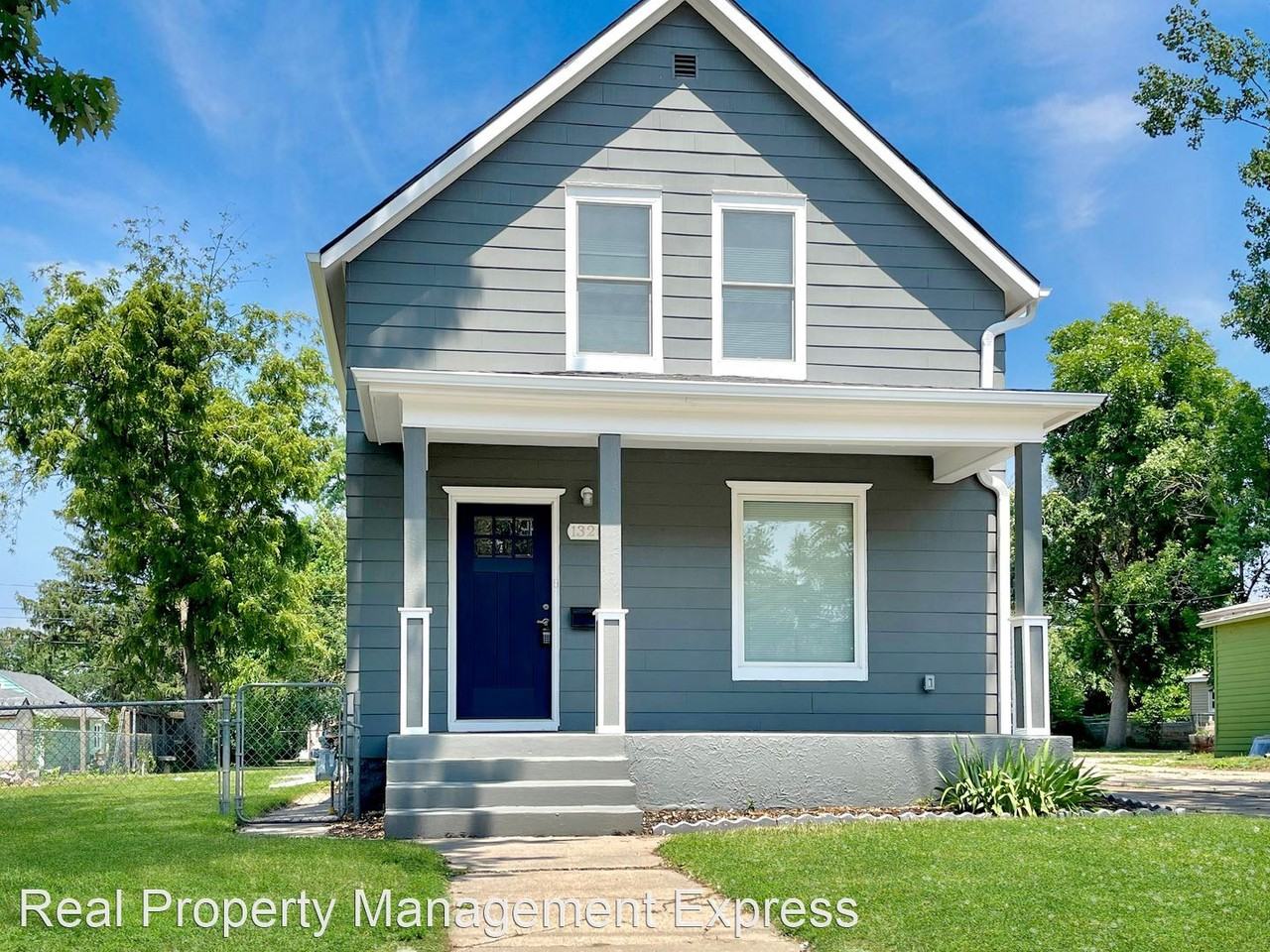 1328 E 6th St - Photo 2 of 21
