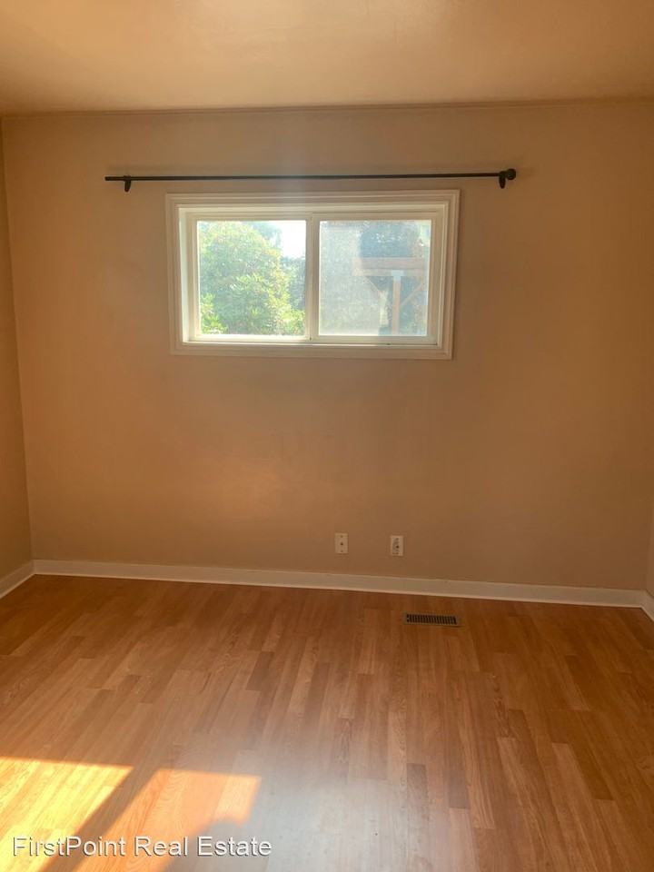 8009 50th St E - Photo 3 of 12