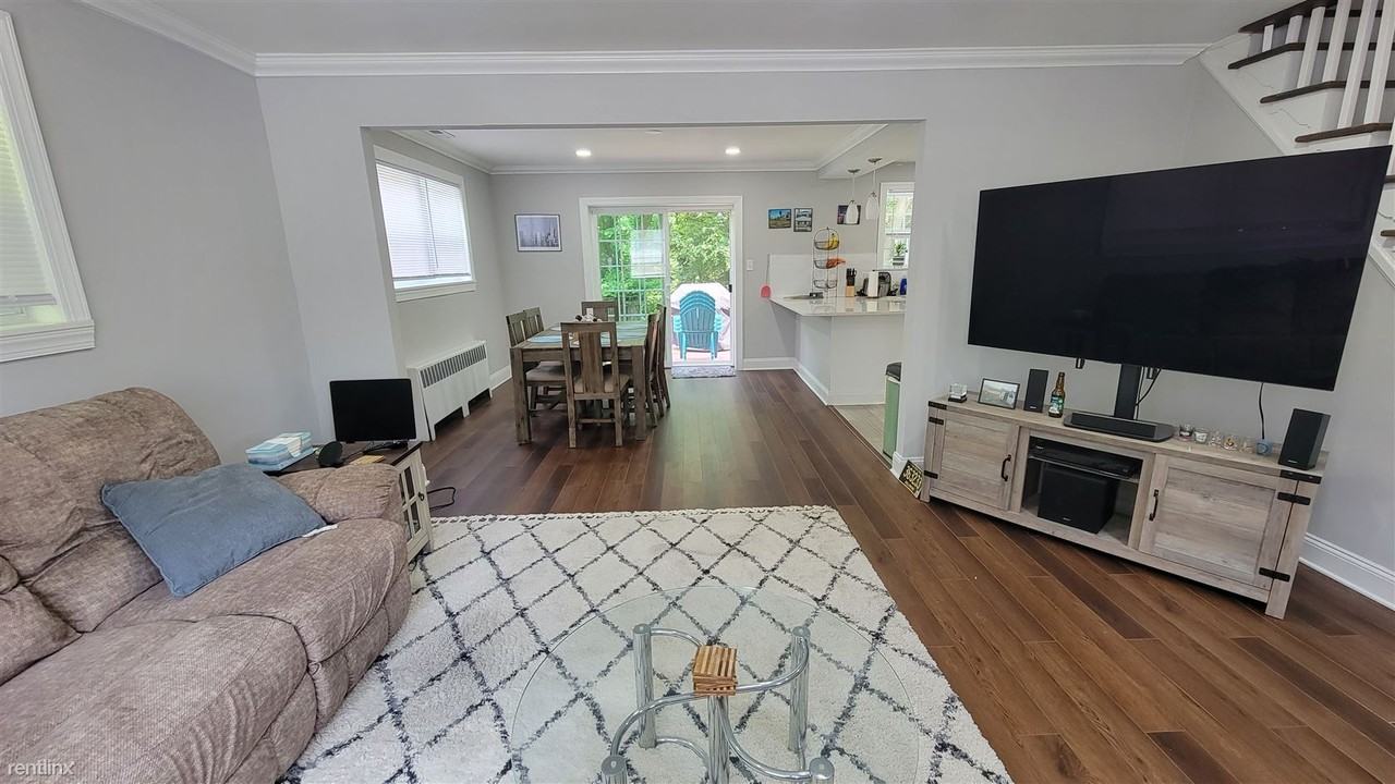 309 Bryan St - Photo 3 of 23