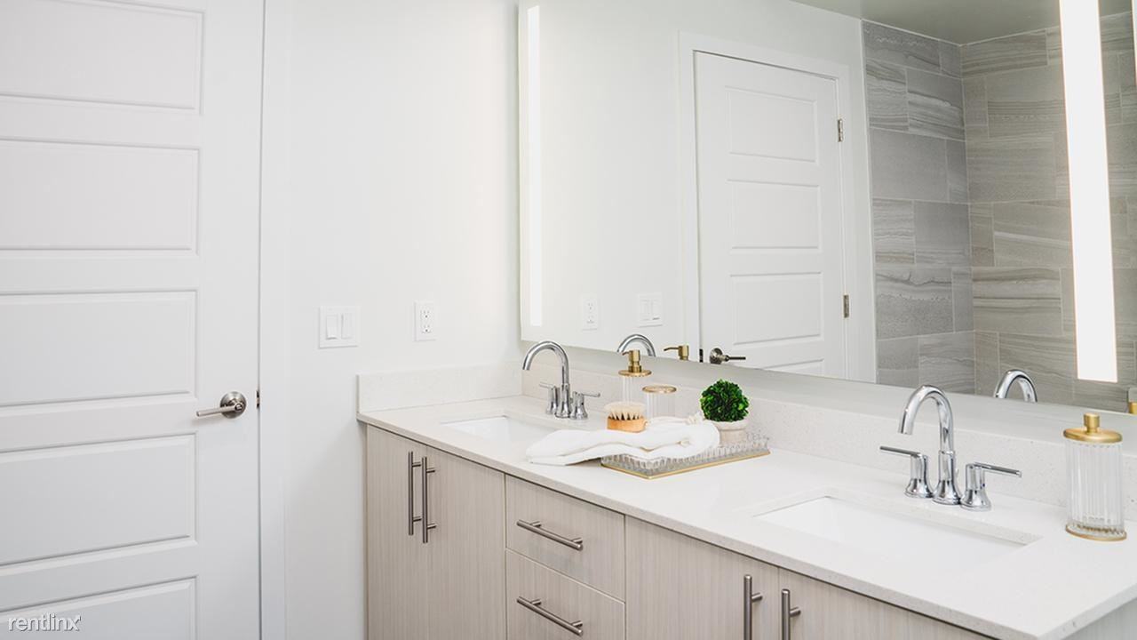 725 NE 24th St - Photo 2 of 9