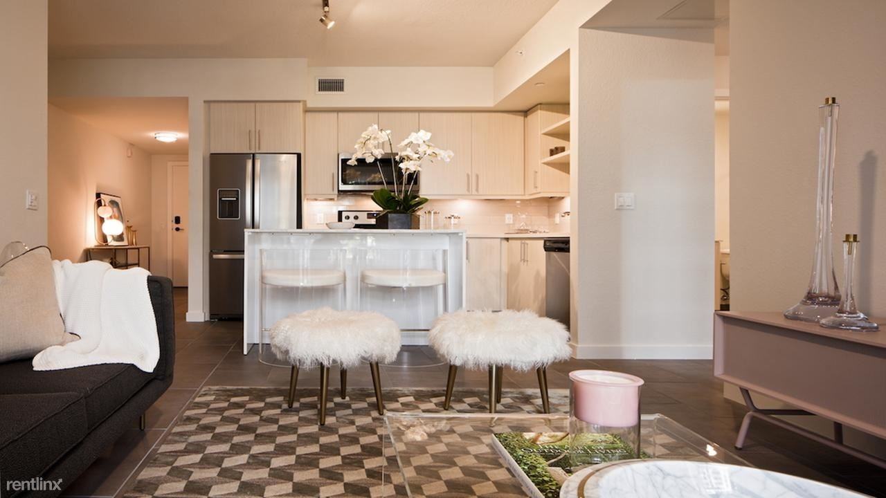 725 NE 24th St - Photo 3 of 9