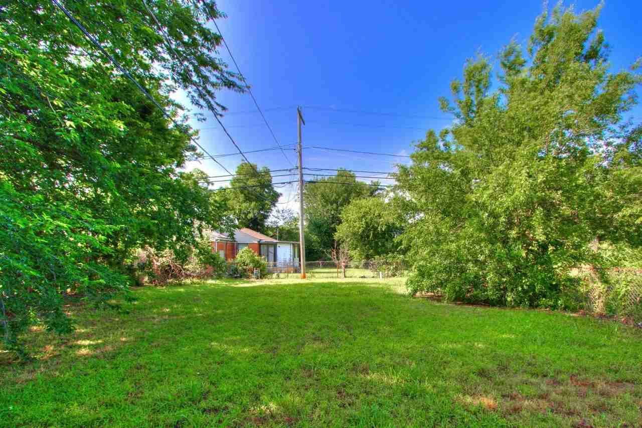 1240 Ne 42nd St - Photo 3 of 10