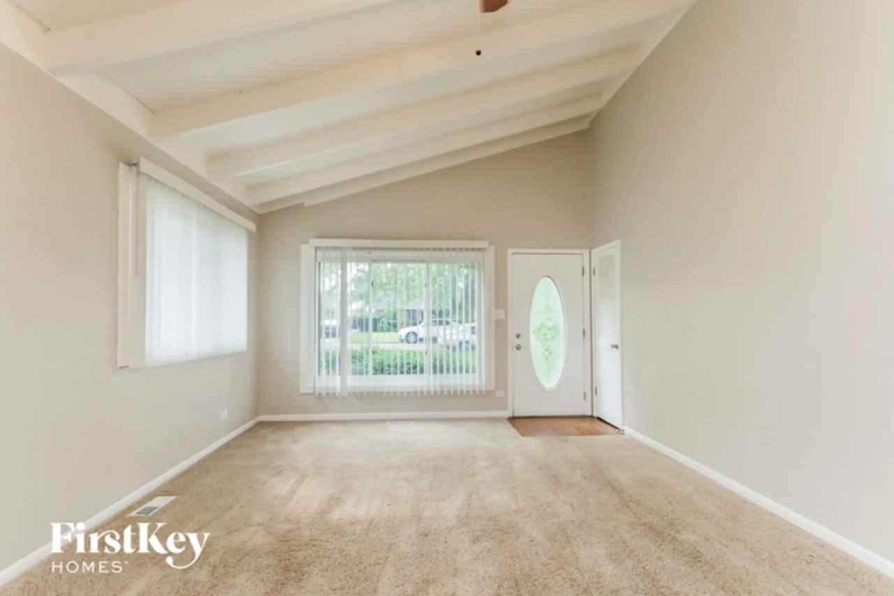 451 N Iowa Ave - Photo 3 of 12