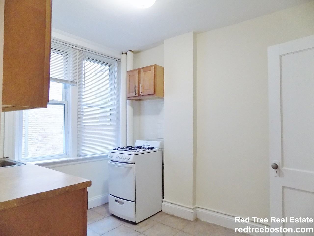 11 Barrows St #1 - Photo 3 of 11