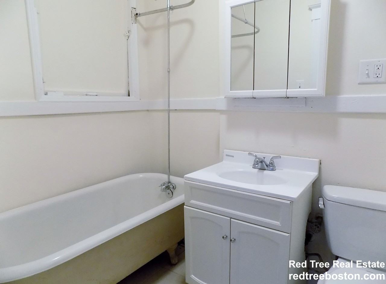 11 Barrows St #1 - Photo 6 of 11
