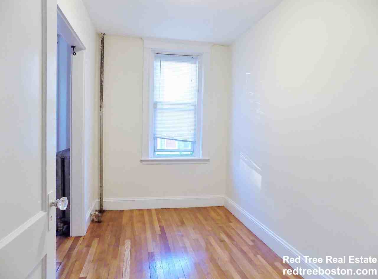 11 Barrows St #1 - Photo 7 of 11