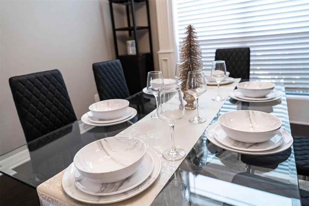 7352 Kingsport Ln - Photo 6 of 38