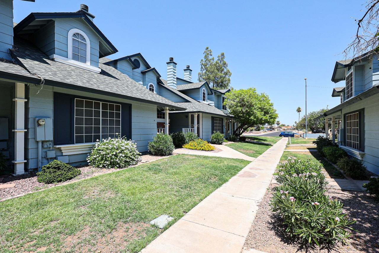 10100 N 89th Ave #40 - Photo 5 of 24