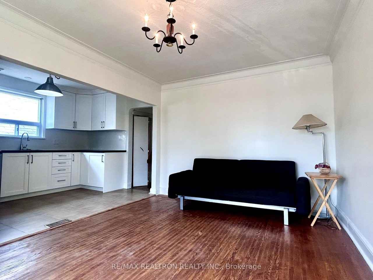 8 Pinehill Crescent - Photo 2 of 5