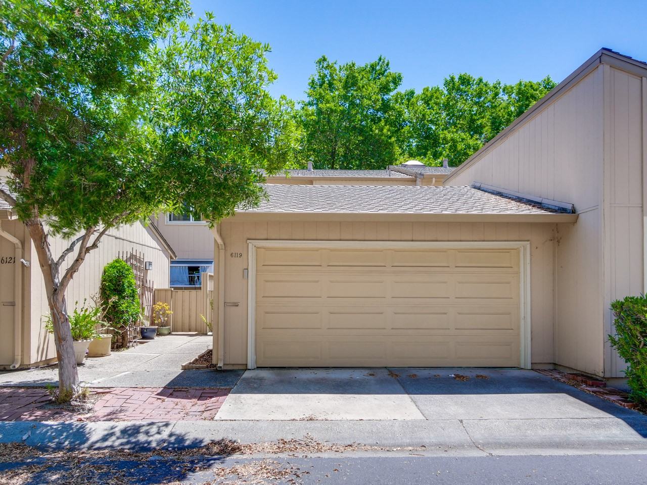 6119 Elmbridge Dr - Photo 2 of 50