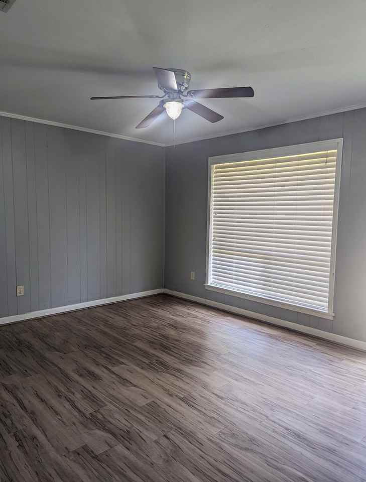 121 Norman Dr - Photo 3 of 9