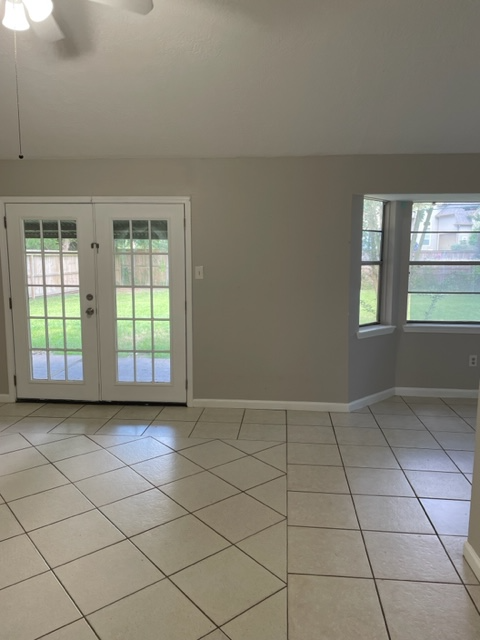 526 Seminole Dr - Photo 3 of 10