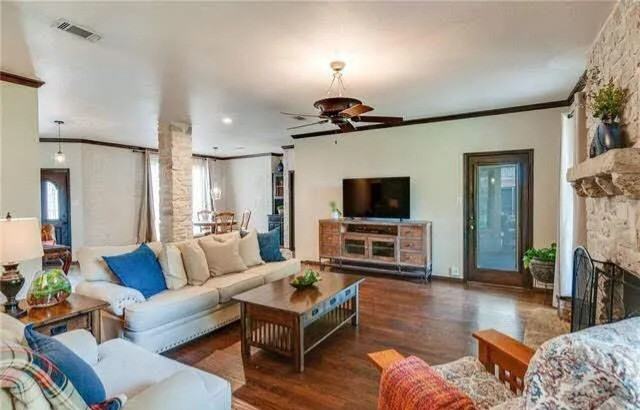 3229 Oakdale Dr #NA - Photo 3 of 4