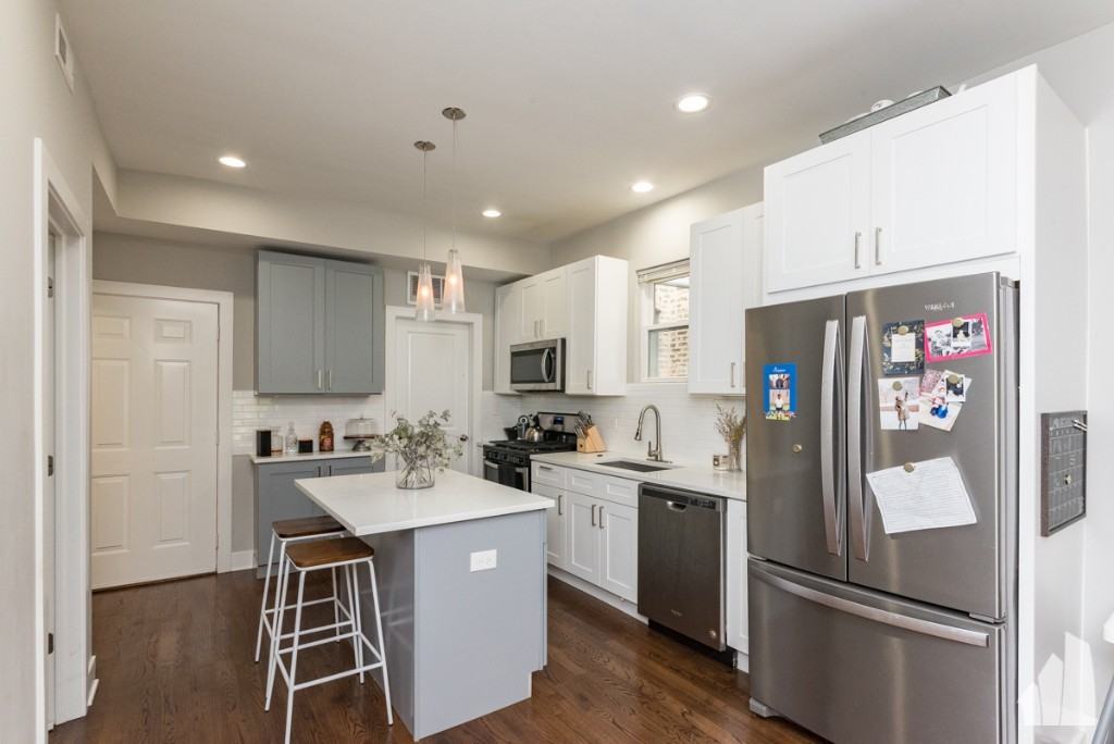 3570 W Dickens Ave #2 - Photo 4 of 27