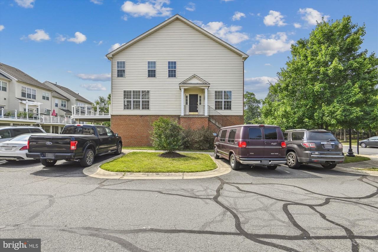 20164 Plum Ridge Ter - Photo 2 of 50