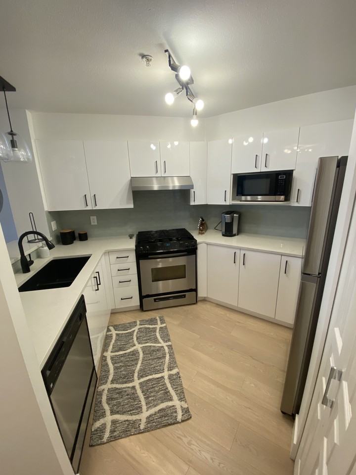 9339 University Crescent - Photo 4 of 12