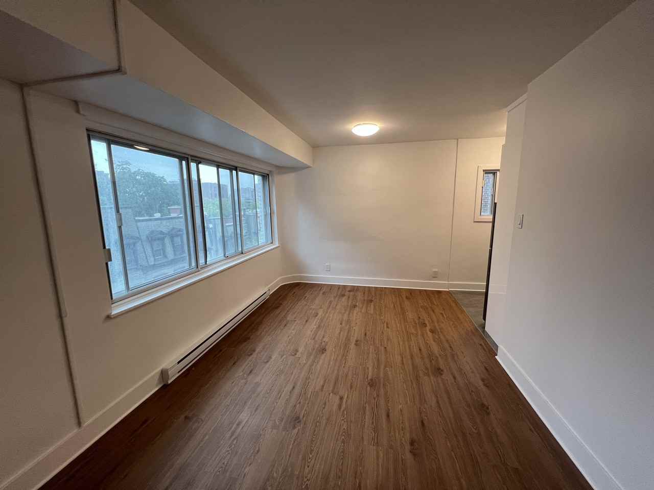 500 Pine & Aylmer Apartments 3452 Rue Aylmer, Montréal, QC H2X 2B6