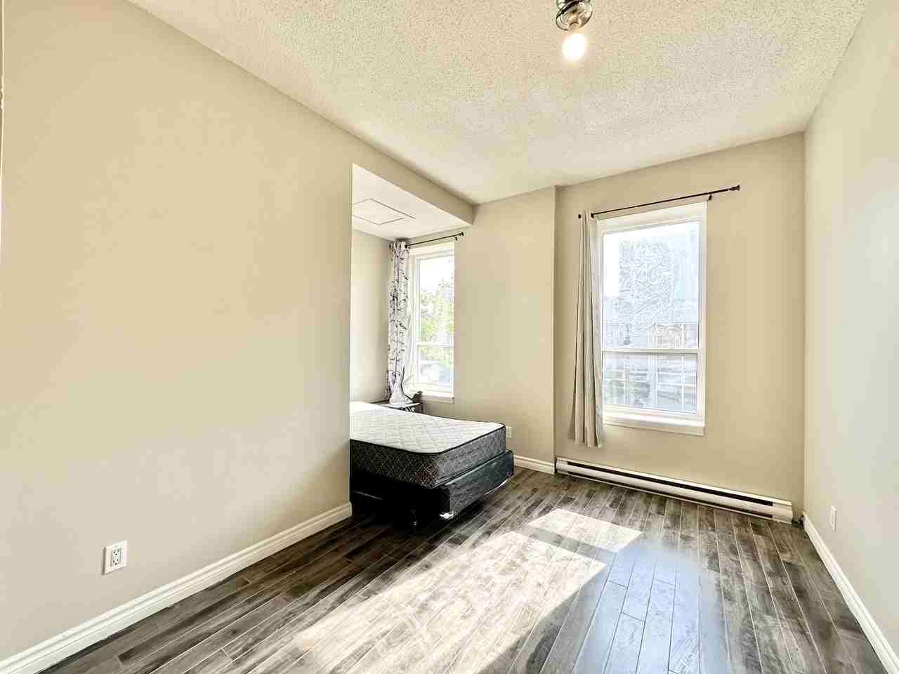 2B-29 Simcoe St S Oshawa, ON - Photo 2 of 8