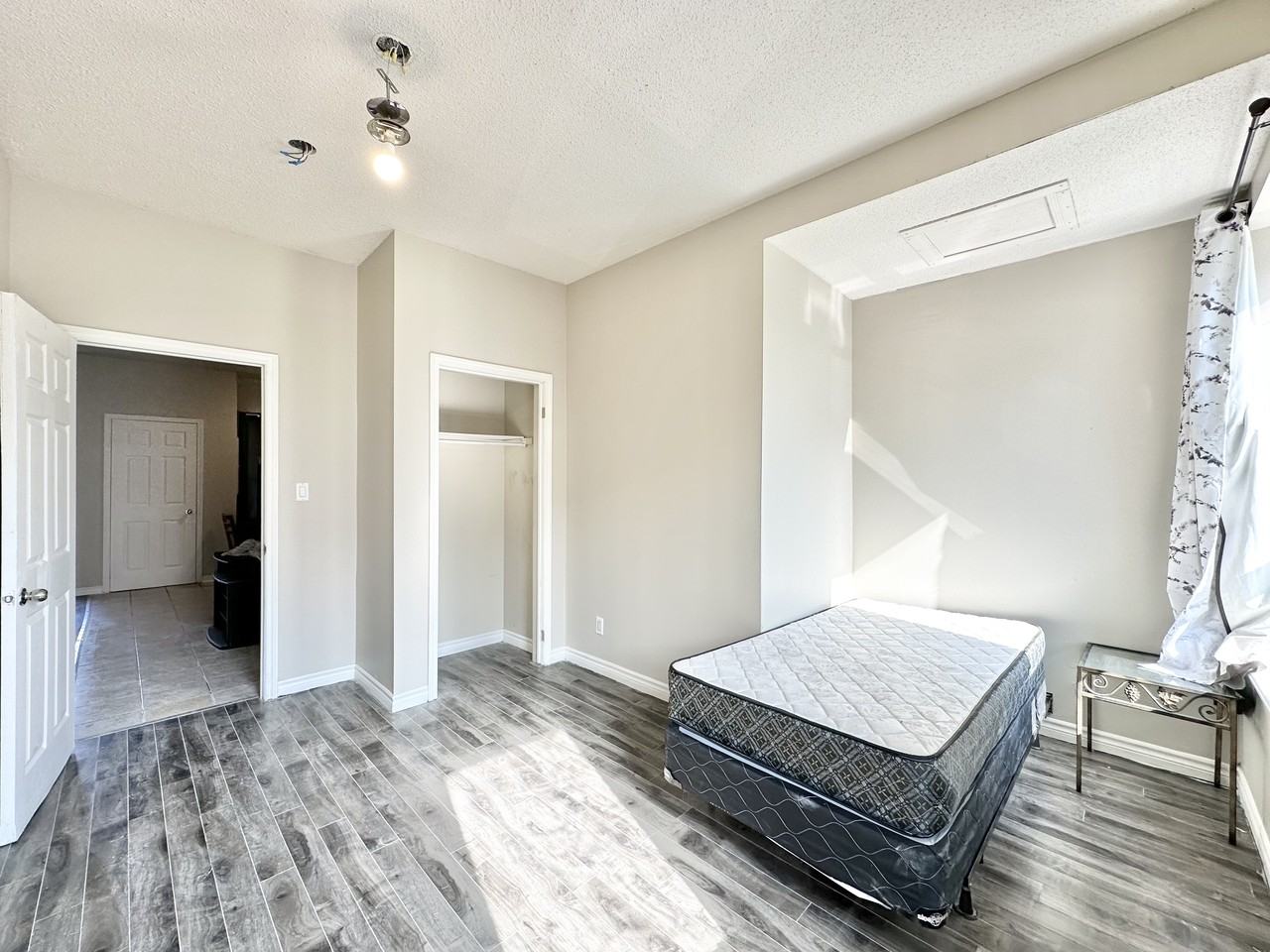 2B-29 Simcoe St S Oshawa, ON - Photo 3 of 8