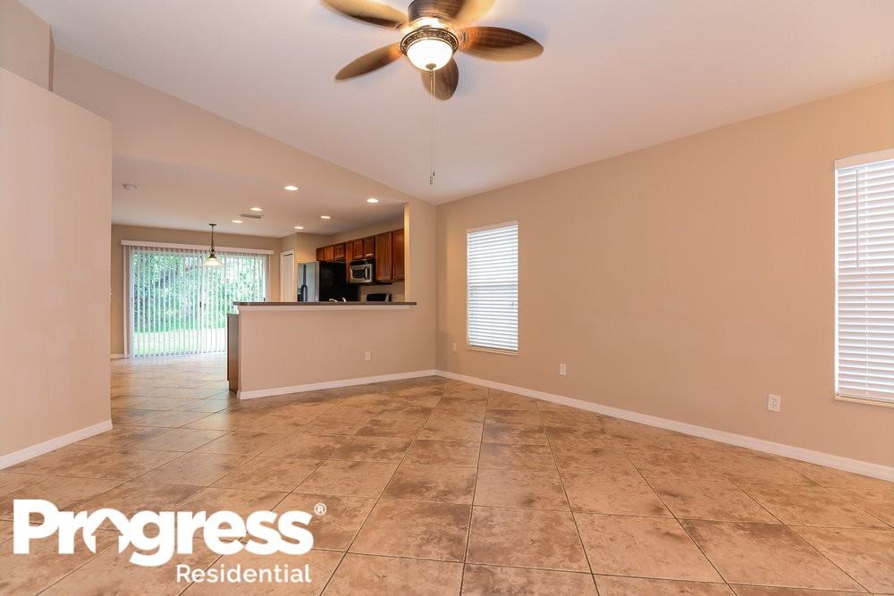 7116 Kendall Heath Way - Photo 3 of 15