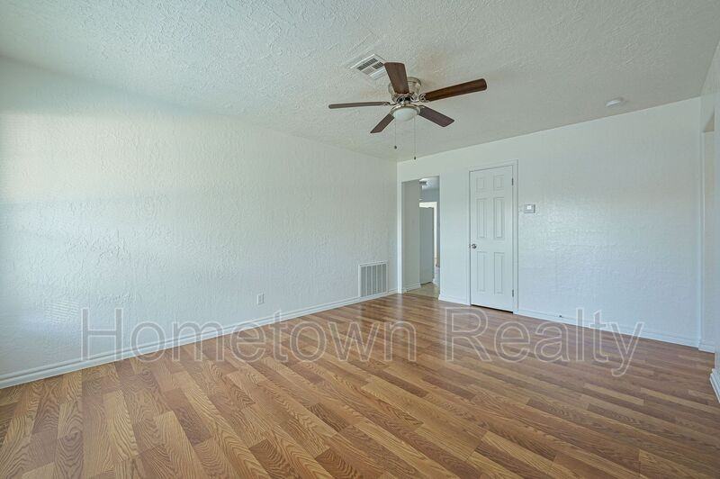 1407 Nw Logan Ave - Photo 3 of 21